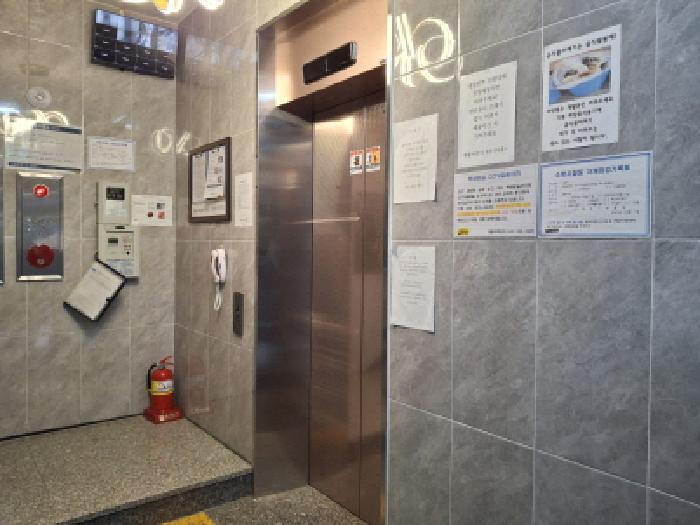 1층 승강기실 모습