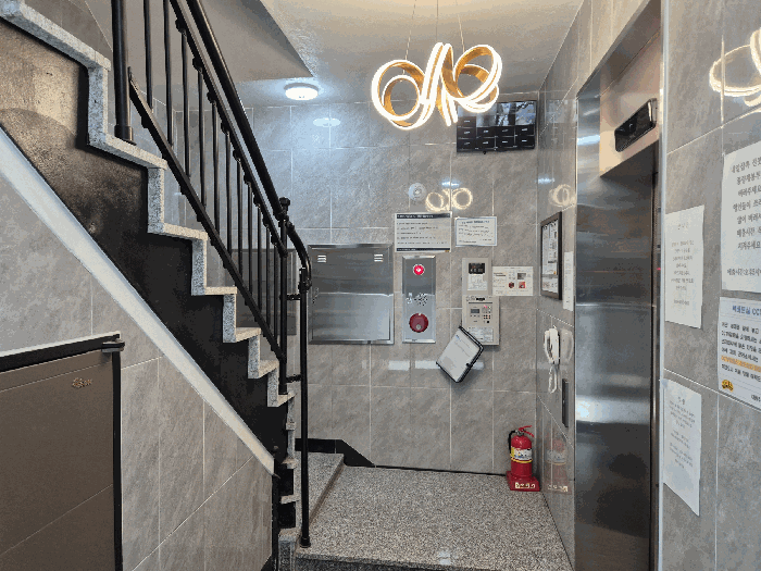 1층 계단실