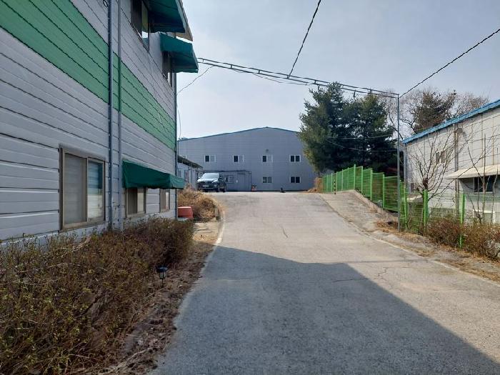 표시목록 2번 2층 건물 측면 도로