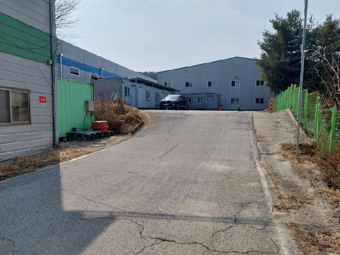 표시목록 2번 2층 건물 1층에 위치한 식당