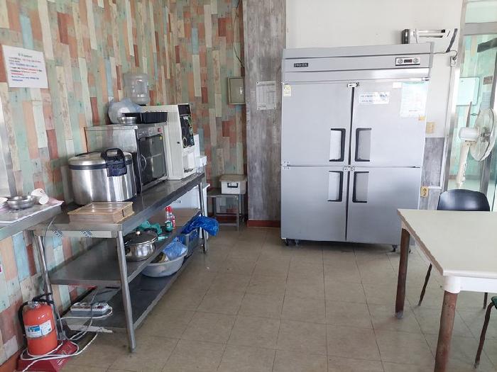 표시목록 2번 2층 건물 1층에 위치한 주방