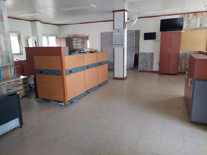 표시목록 2번 2층 건물 1층에 위치한 사무실