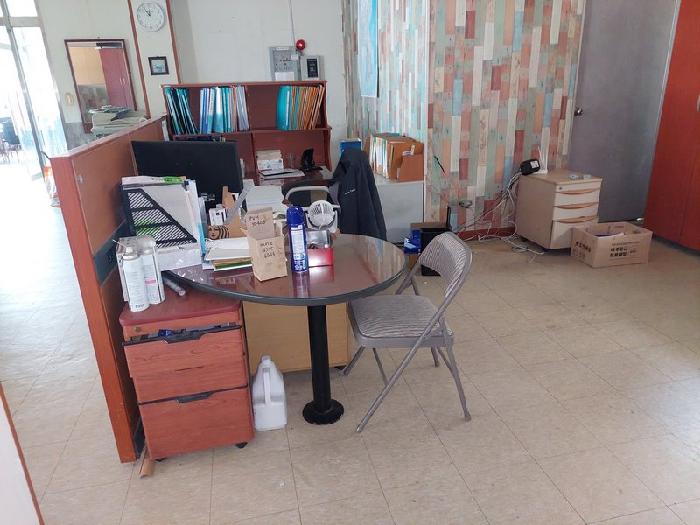 표시목록 2번 2층 건물 1층에 위치한 사무실