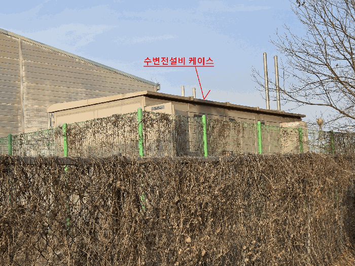 수변전설비 -- 공장 밖에서 촬영
