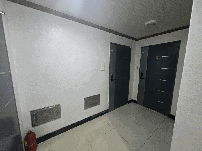 기호(2) 내부,  출입문부분