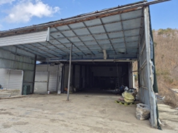 목록 3 제시외 철파이프조 판넬지붕 창고