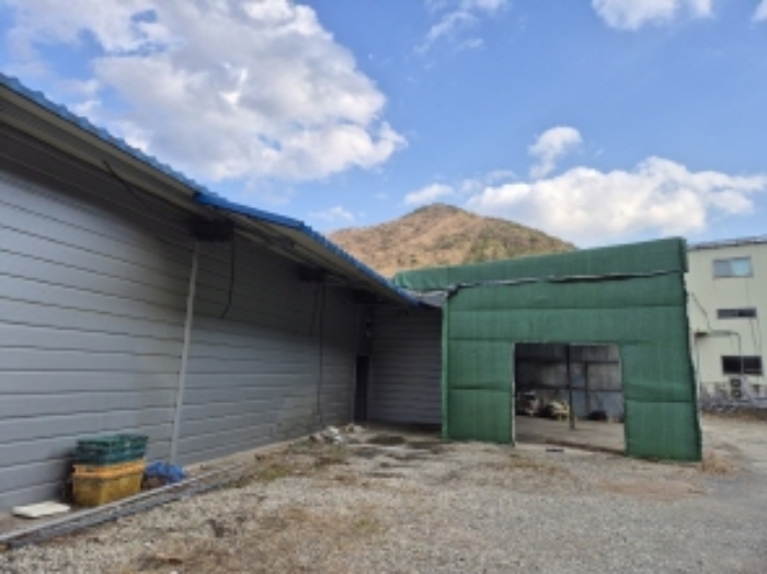 목록 3 제시외 철골구조 강판지붕 차양시설