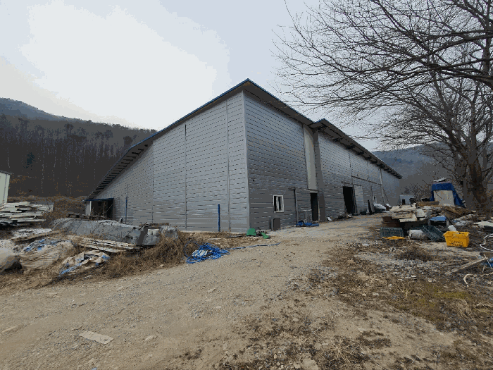 【 본 건 전경 일부 】