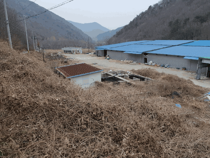 【 본 건 전경 일부 】