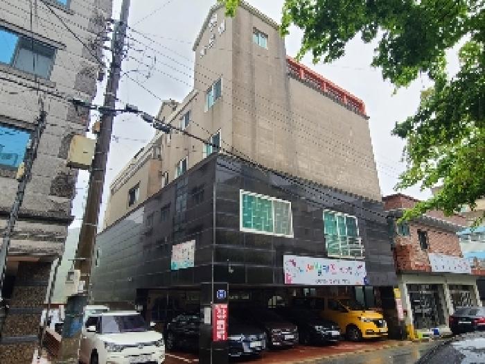 본 건 전경
