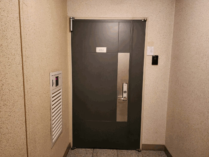 서초자이 101동 9층 902호 출입구