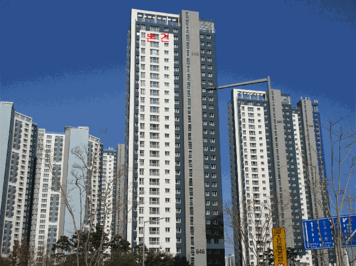 본건 전경 : 본건 [남서측]에서 촬영