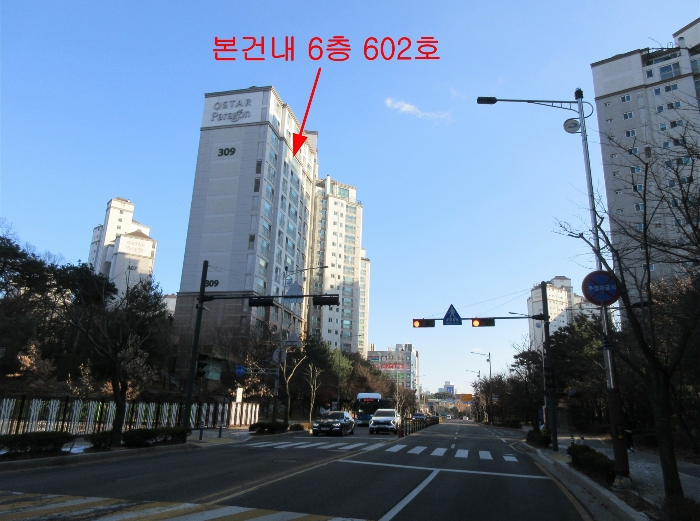 주위환경 : 본건 [남서측]에서 촬영