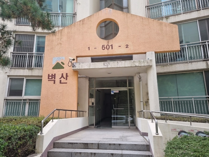  본건 벽산아파트 501동 1층 출입구