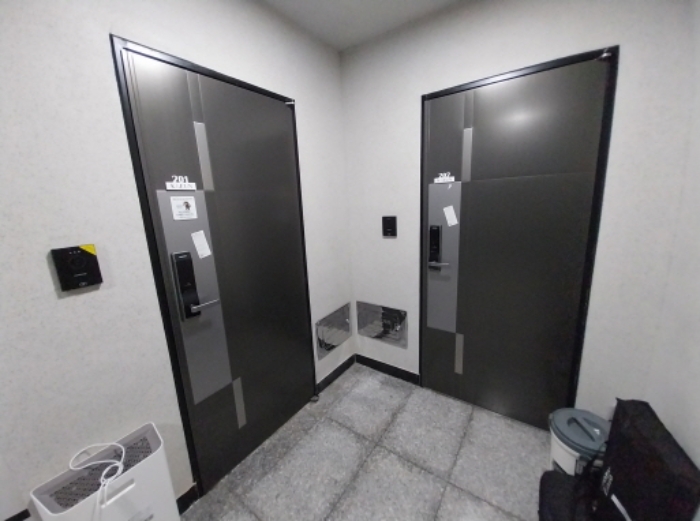 201호, 202호 입구 