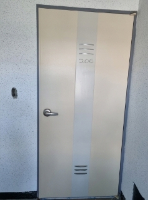 * 본건 목적물 7동 206호 현관문
