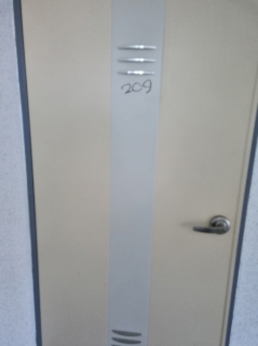 * 본건 목적물 7동 209호 현관문