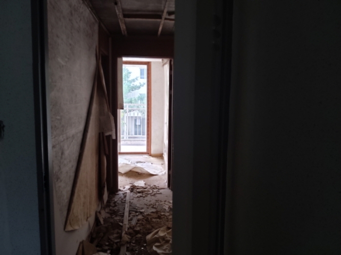 * 본건 목적물 1동 202호 현관문 