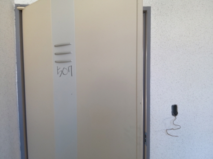 * 본건 목적물 4동 507호 현관문