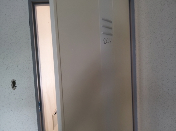 * 본건 목적물 3동 202호 현관문