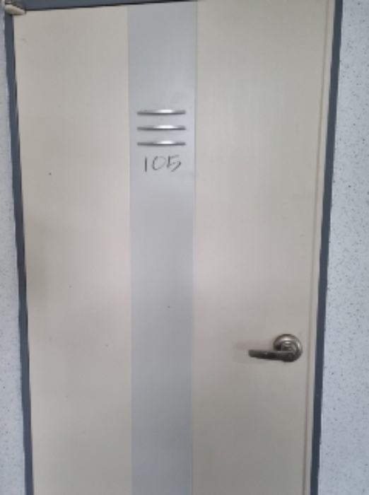 * 본건 목적물 5동 105호 현관문