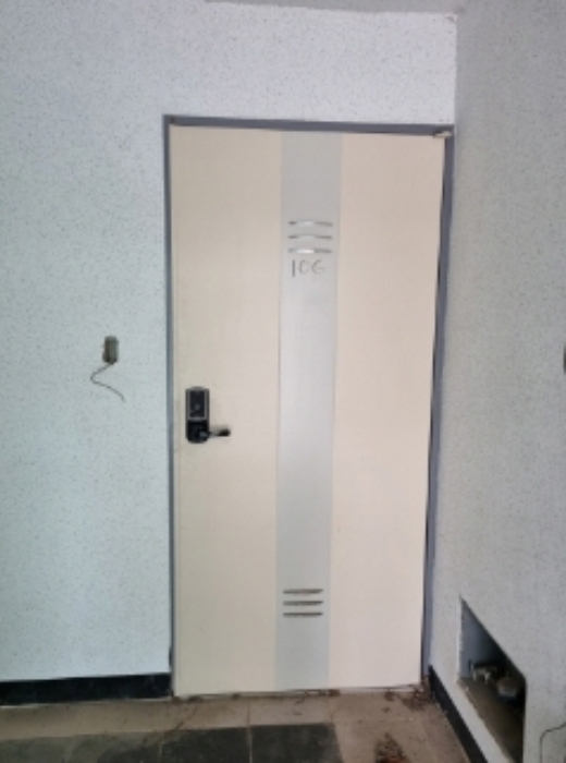 * 본건 목적물 5동 106호 현관문