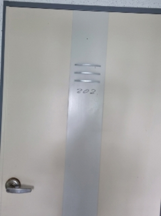 * 본건 목적물 6동 202호 현관문