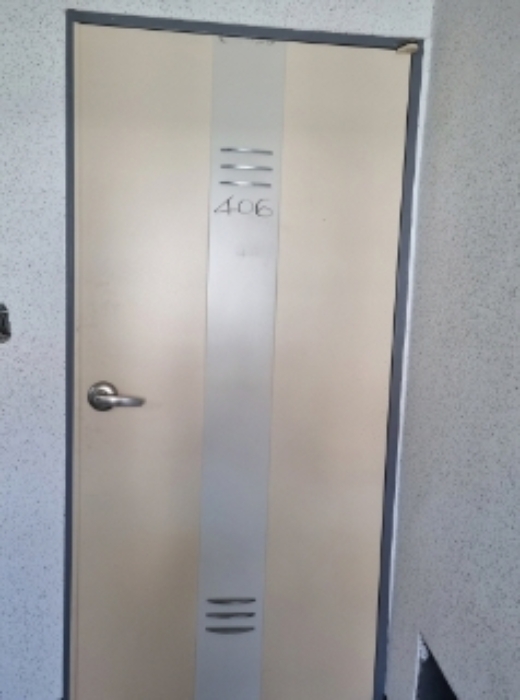 * 본건 목적물 6동 406호 현관문