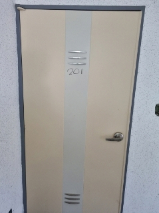 * 본건 목적물 7동 201호 현관문