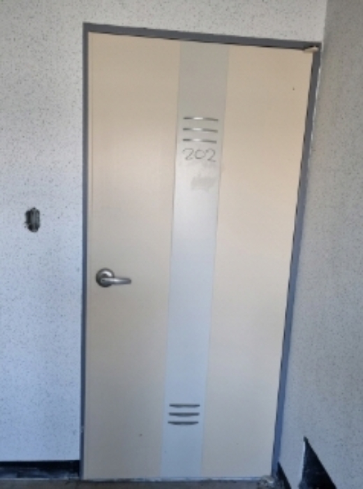 * 본건 목적물 7동 202호 현관문