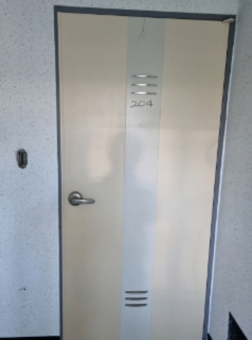 * 본건 목적물 7동 204호 현관문