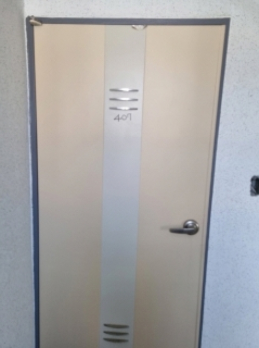* 본건 목적물 6동 407호 현관문