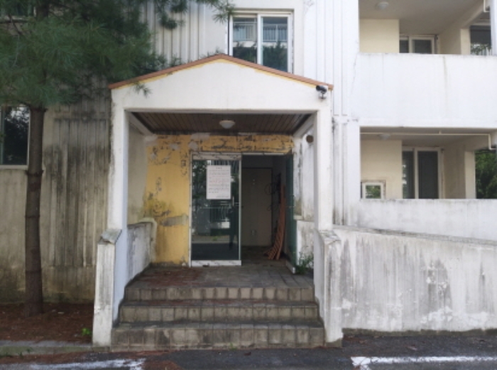 * 본건 목적물 소재 5동 5-6라인 공동출입구