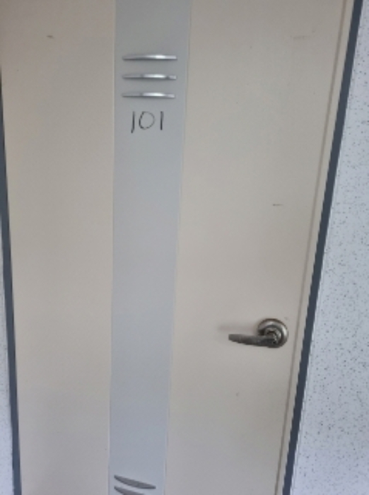 * 본건 목적물 5동 101호 현관문
