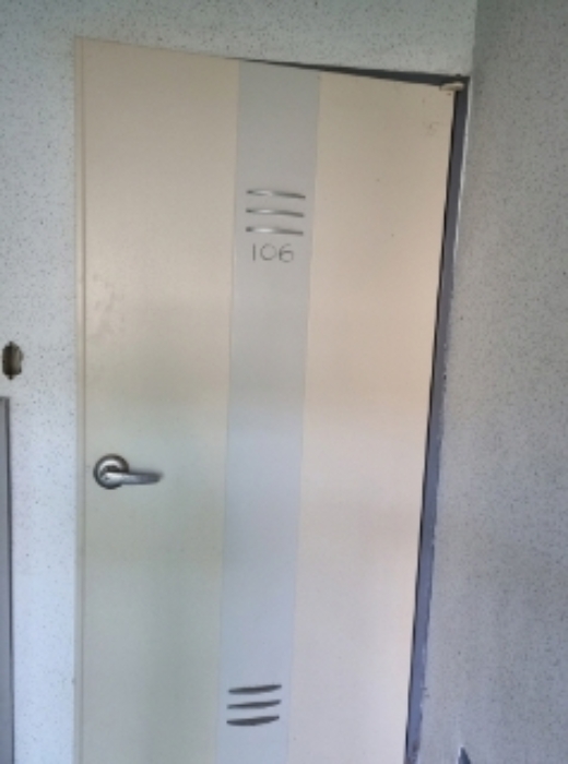 * 본건 목적물 7동 106호 현관문