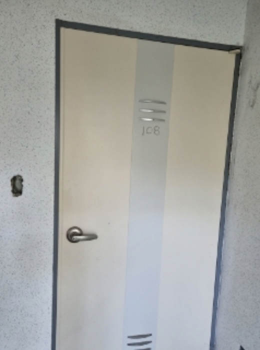 * 본건 목적물 7동 108호 현관문