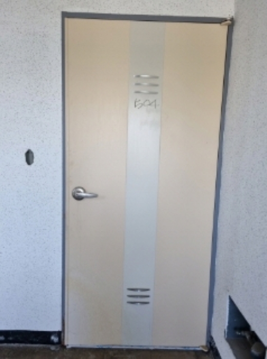 * 본건 목적물 7동 504호 현관문