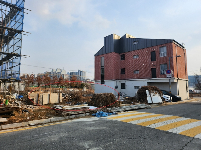 북서측에서 촬영(근경)