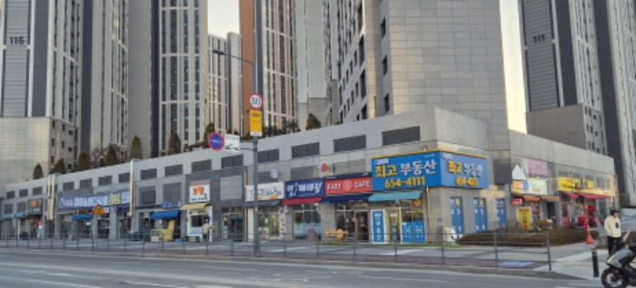 *본건 전체 건물  측면 전경