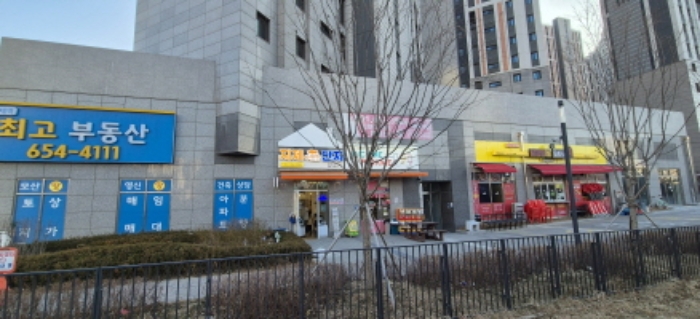 *본건 전체 건물  옆면 전경