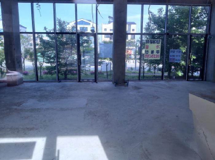 * 본건 목적물 전경(1층 점포 내부)