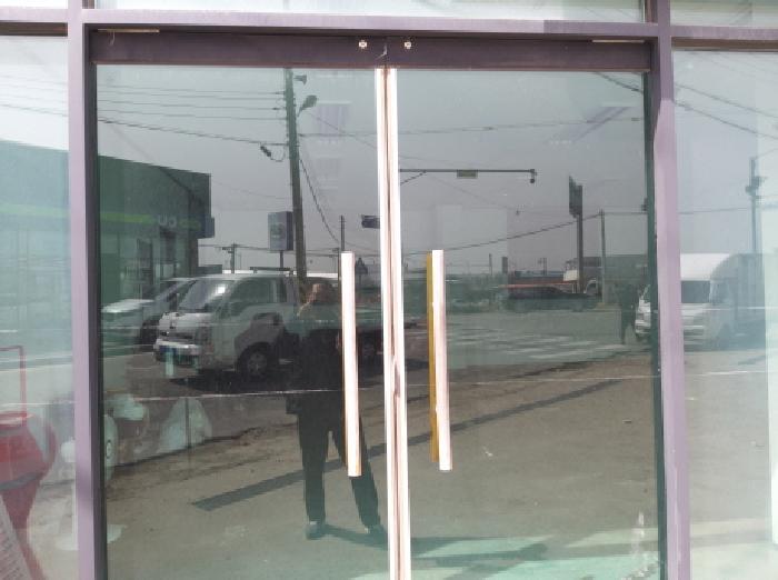 * 본건 목적물 전경(1층 점포 출입문)