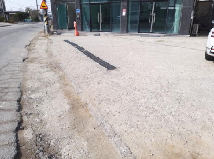 * 본건 목적물 전경(주차장)