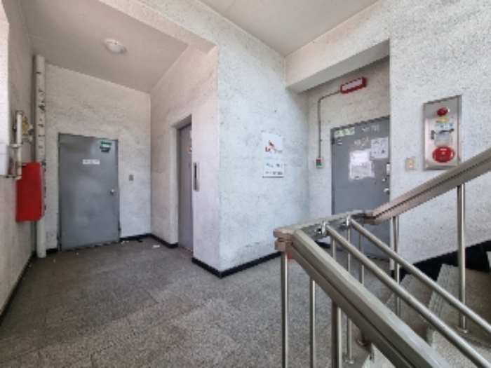 목록 3. 건물 3층 입구