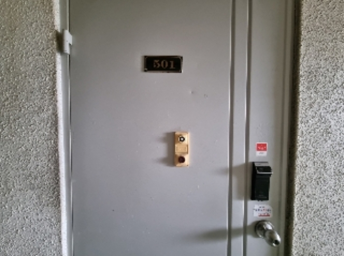 목록 3. 건물 5층 501호 출입문