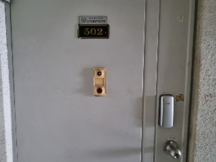 목록 3. 건물 5층 502호 출입문