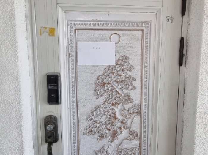 목록 3. 건물 8층 세대 출입문(안내문)