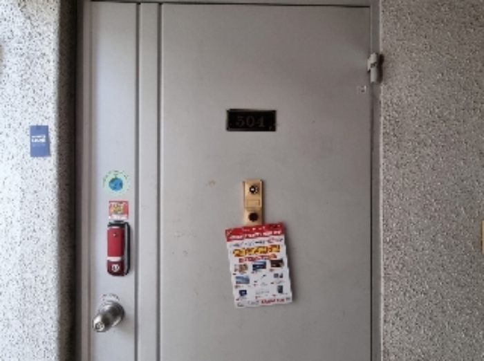 목록 3. 건물 5층 504호 출입문