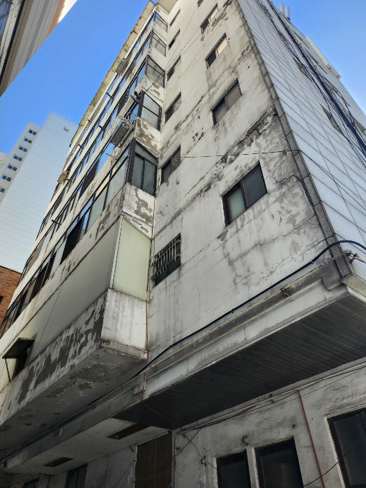 본 건물 후면 전경