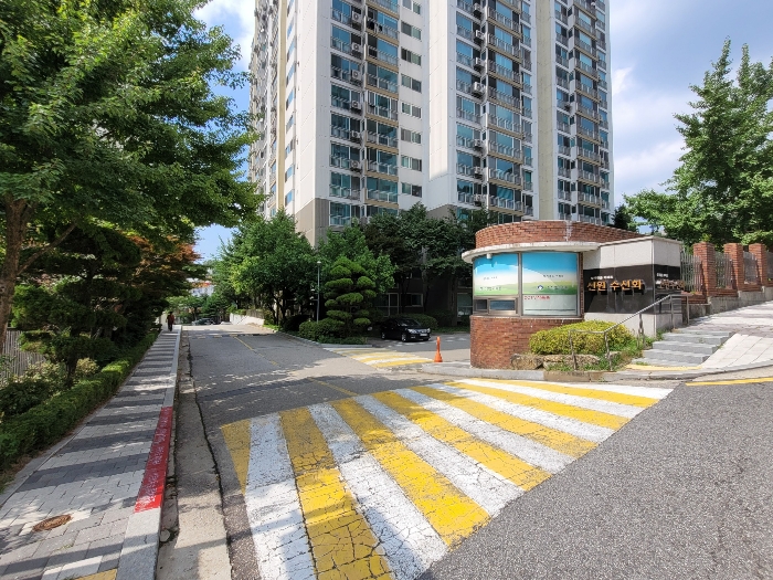 < 본건 단지 입구 >‘><br /><img src=